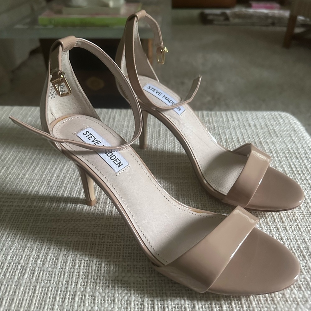 Steve Madden Sillly heels nude patent 7.5